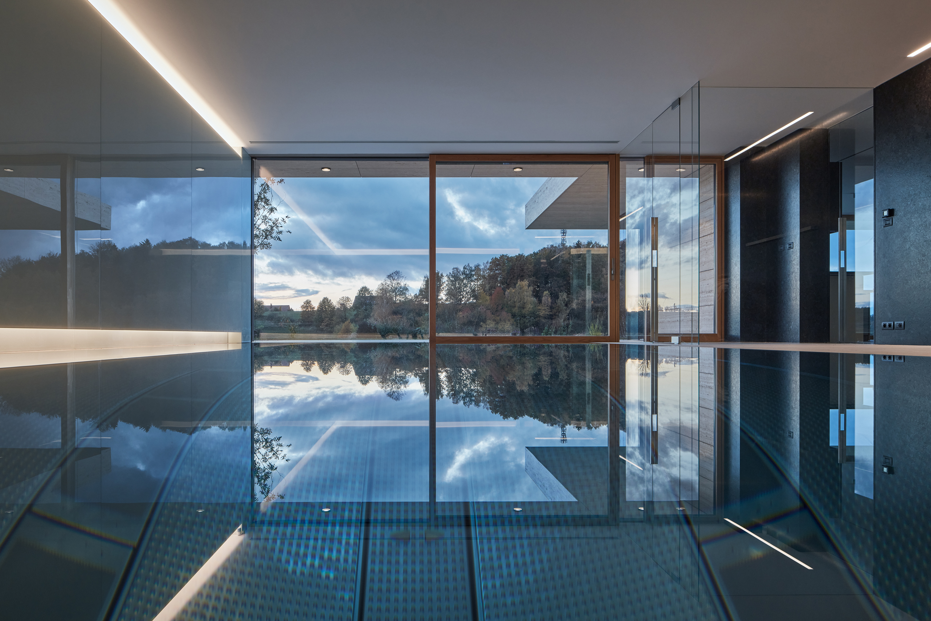 自然材料打造简约别墅-24