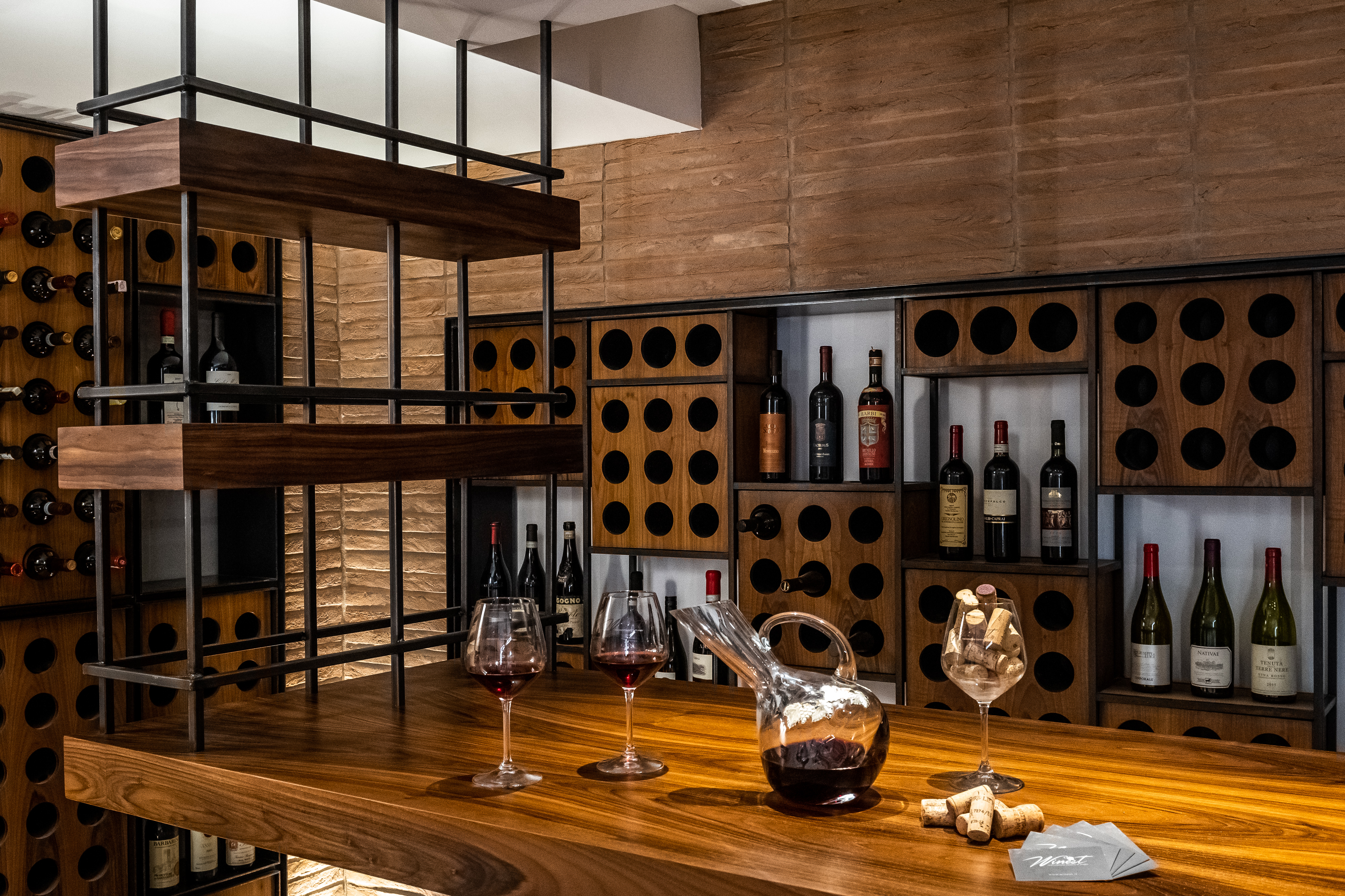 私人别墅里的特色酒窖设计-7