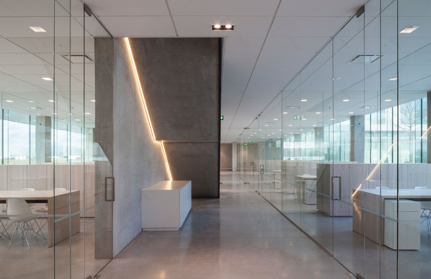 悬浮工业风总部大楼,展现现代办公空间魅力-4