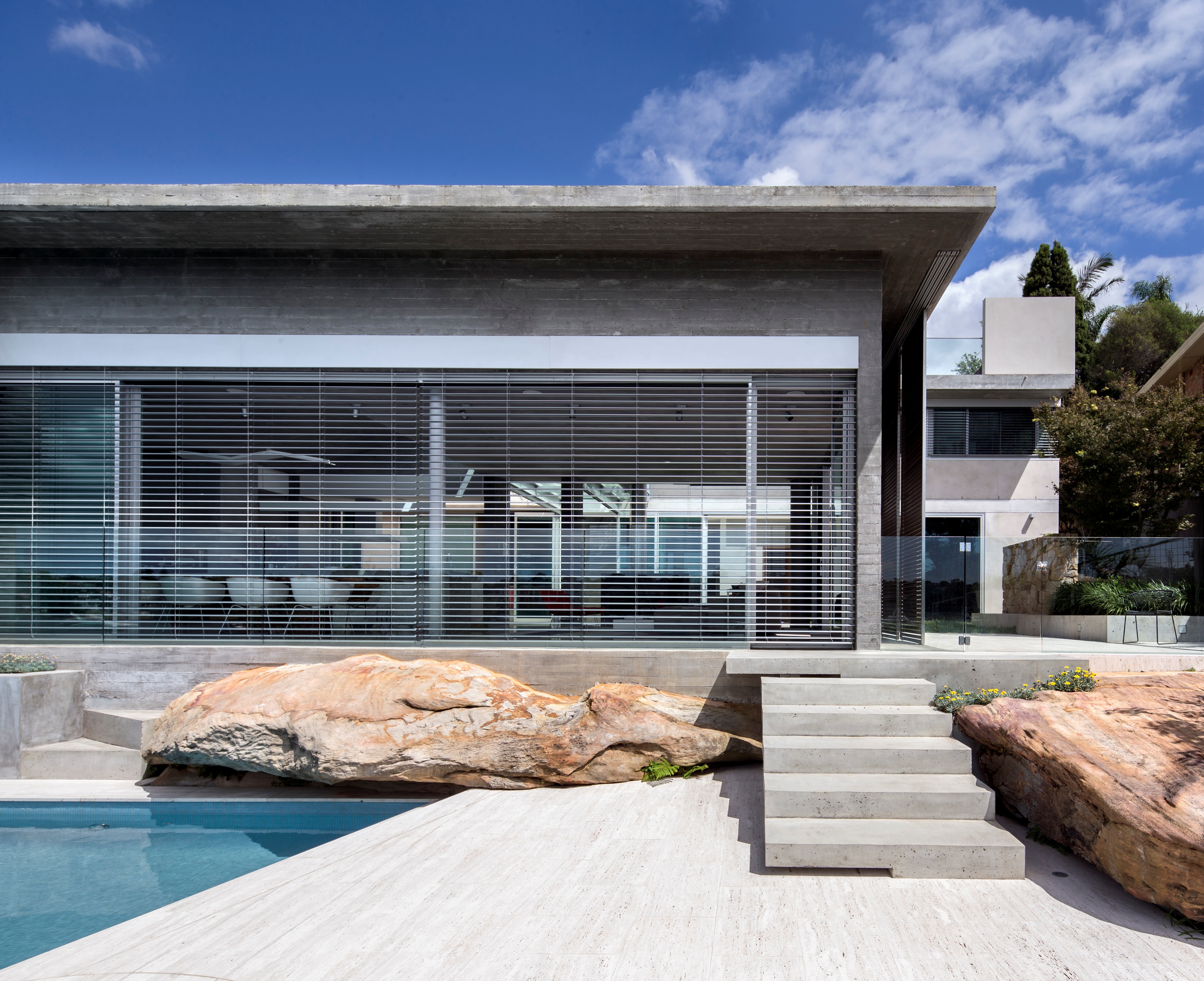 绿意环绕的玻璃别墅——Link House-1