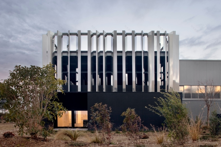 意式精益生产理念的办公空间展示-5