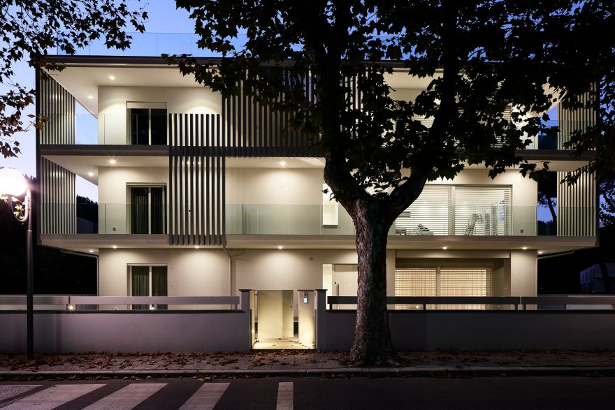 意大利简约风格别墅设计,重塑 60 年代风情-0