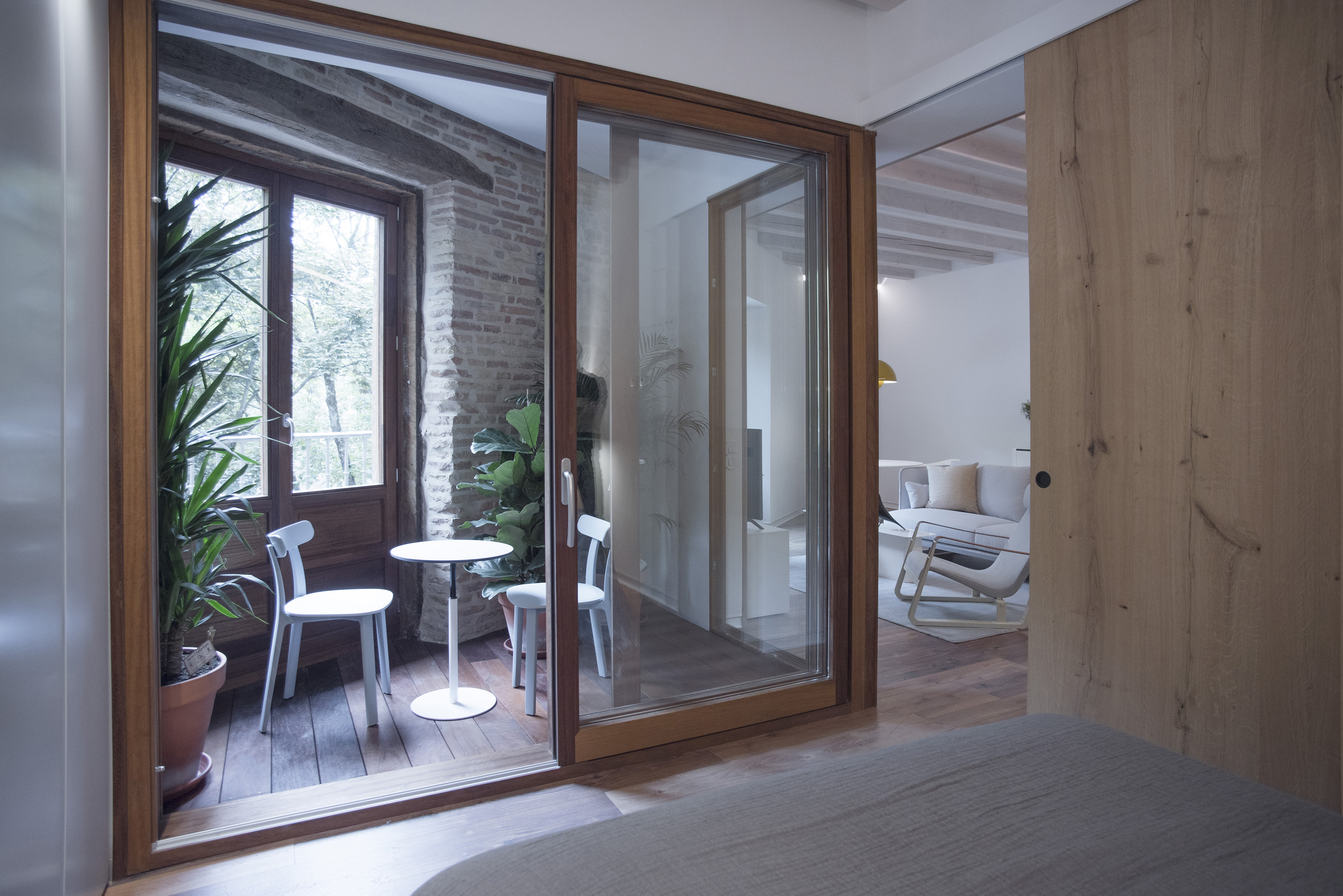 帕姆普洛纳 17 世纪小宫殿公寓 | 现代简约室内设计-6