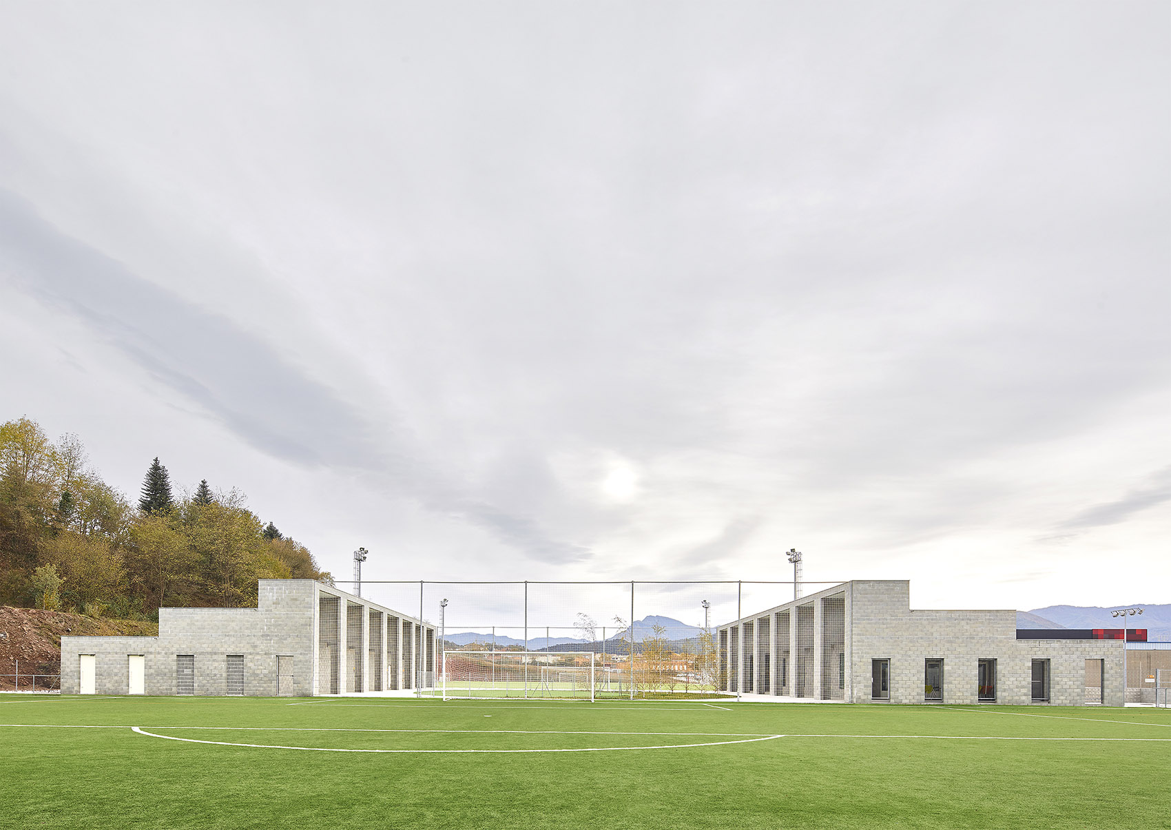 Agora运动场设施，西班牙/足球场上的服务设施-3