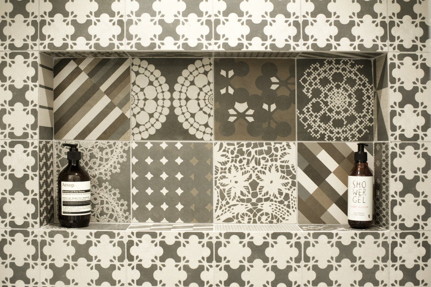 黑白碰撞的简约海景公寓-20