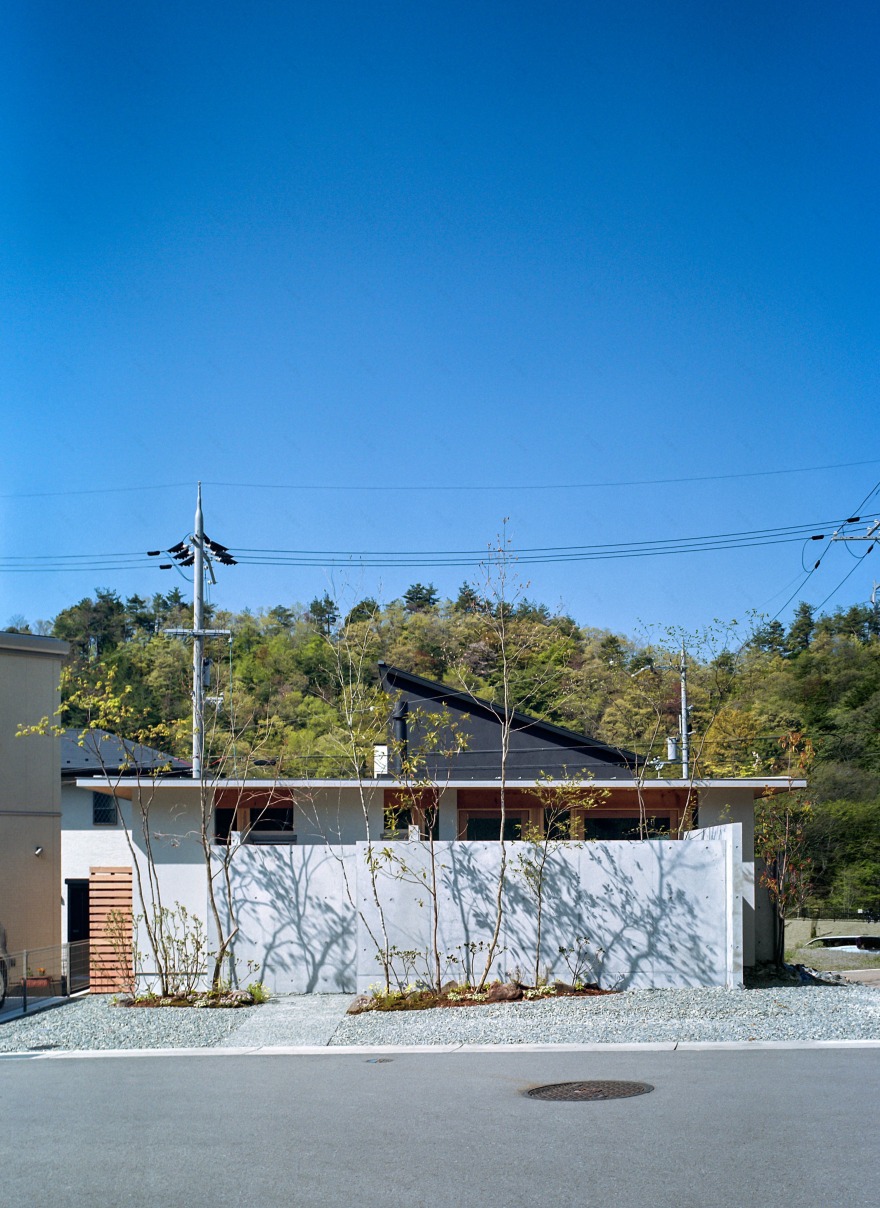 山林间的混凝土迷宫·日本 Minohshinmachi 住宅设计-1