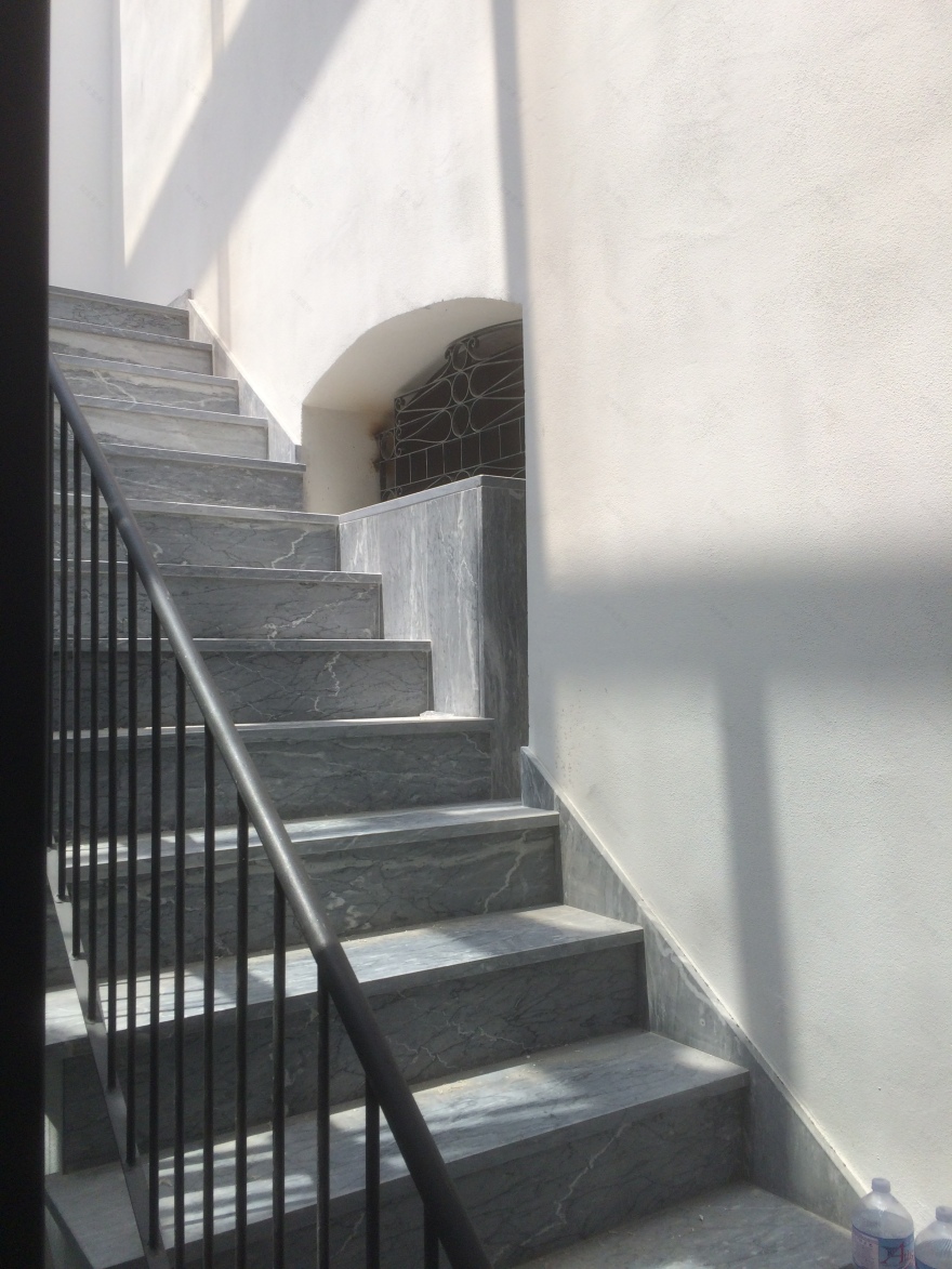 历史与现代交融的“第十三受害者广场”建筑改造-29