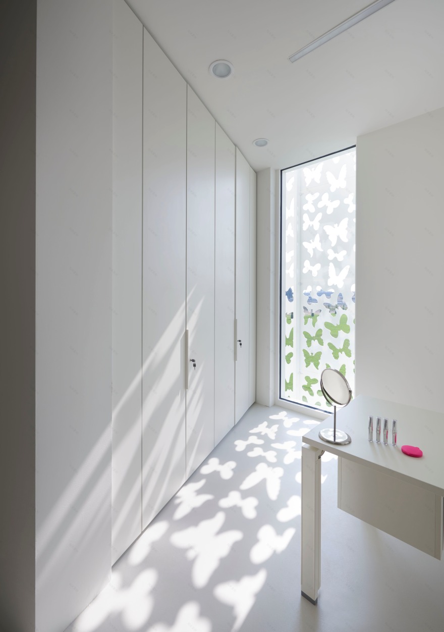 意式蝶舞·Omnicos 化妆品总部办公建筑-14