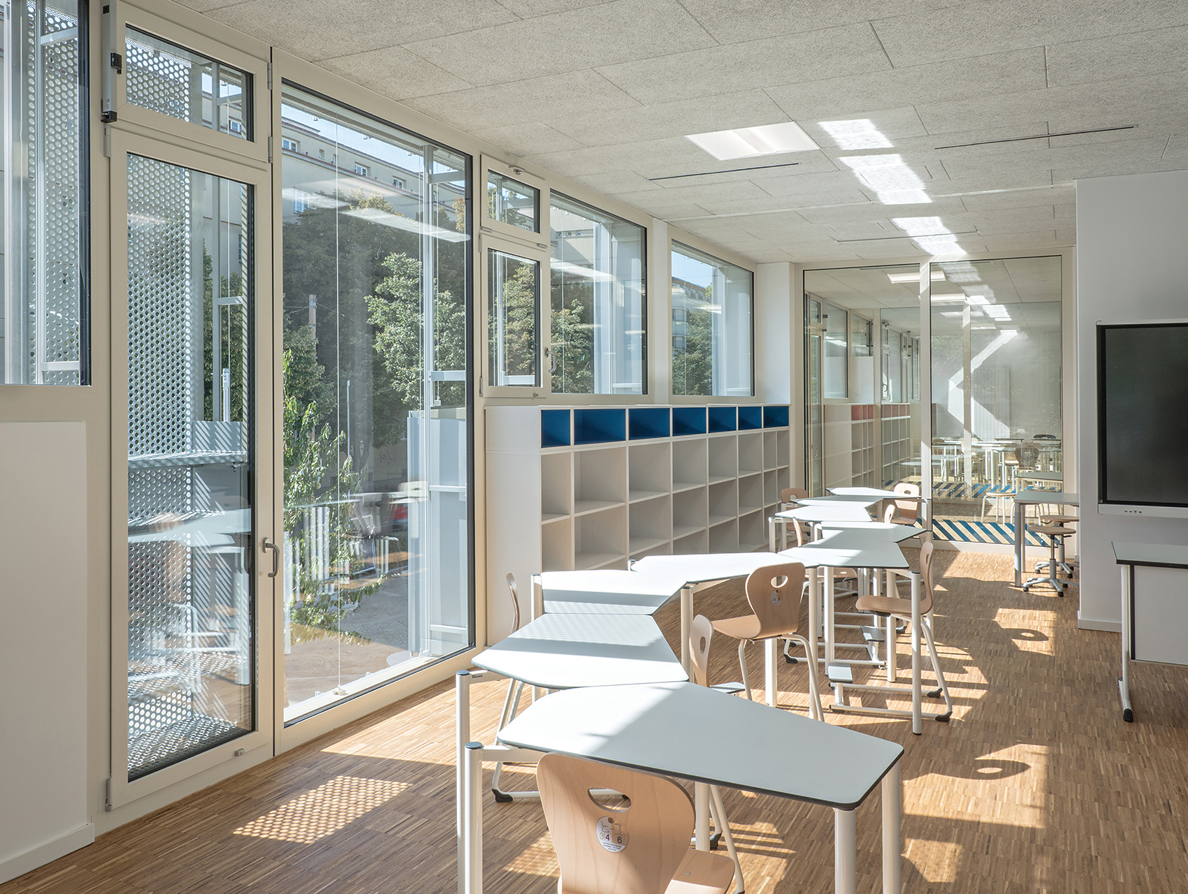 Längenfeldgasse小学& 职业学校，奥地利/错落的露台融合两个不同的机构-68