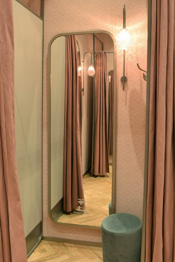 时尚女性品牌店“Rinascimento”新概念设计-6