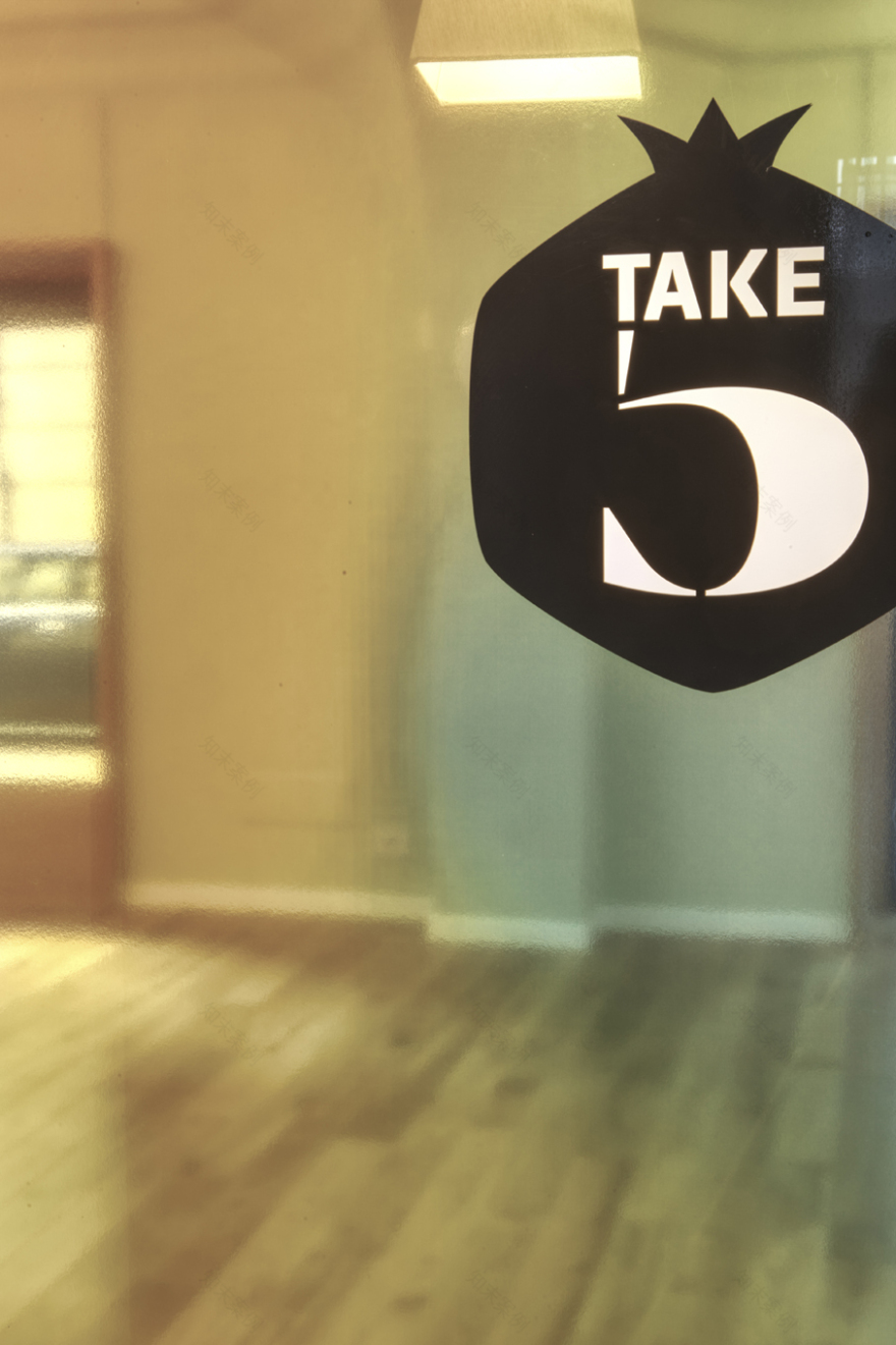 历史建筑中的现代转型 | 温暖木质的多功能空间-8