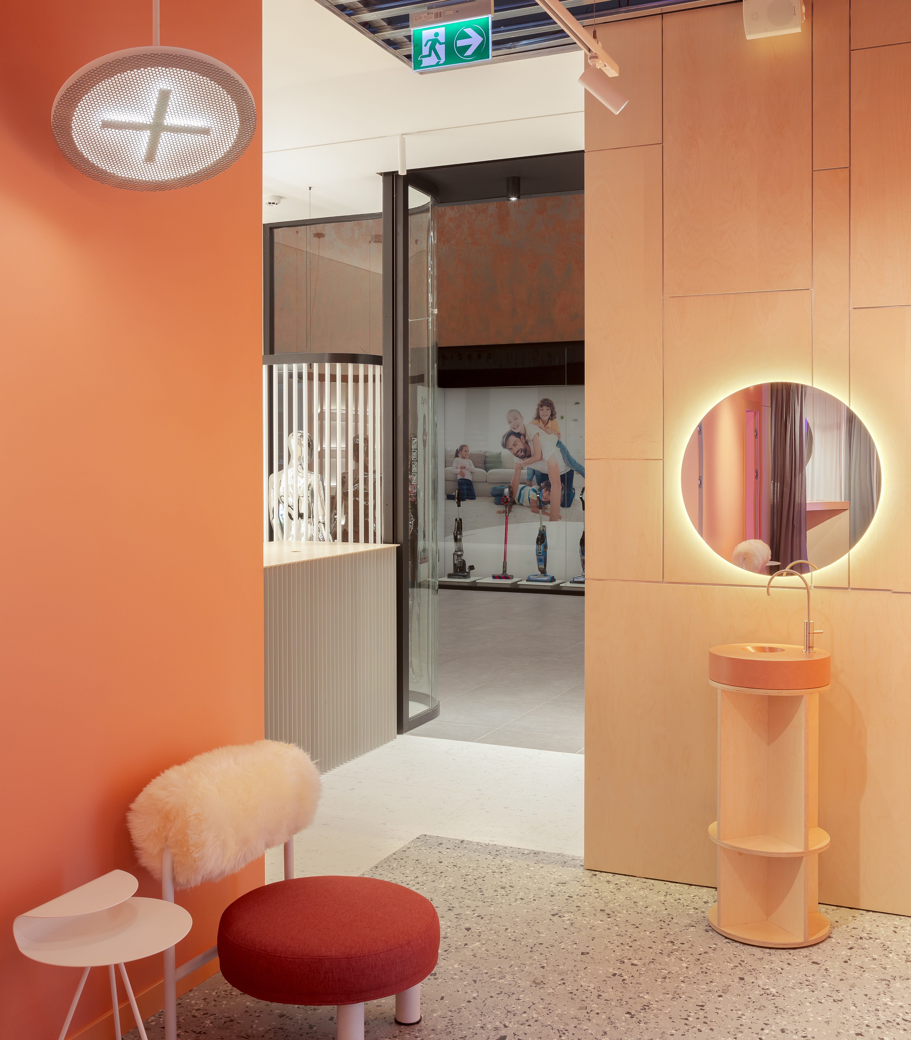 购物商场中的神秘太阳沙龙-0