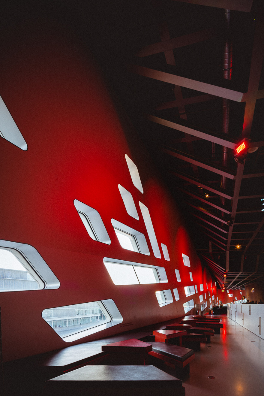 流光溢彩的科学中心 · Phaeno Science Center丨德国丨伊拉克裔英国建筑师扎哈·哈迪德-10