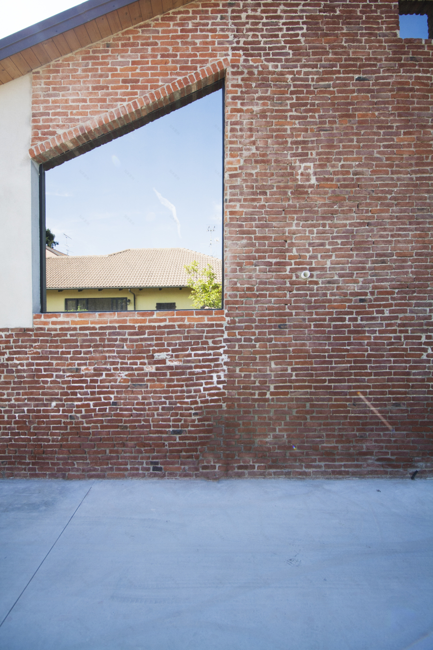 乡村旧屋翻新,金属屏风打造舒适居住环境-18