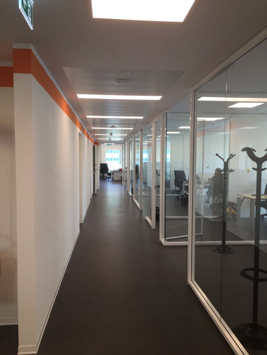 绿色立方体办公建筑 · 旧建筑的新生-8