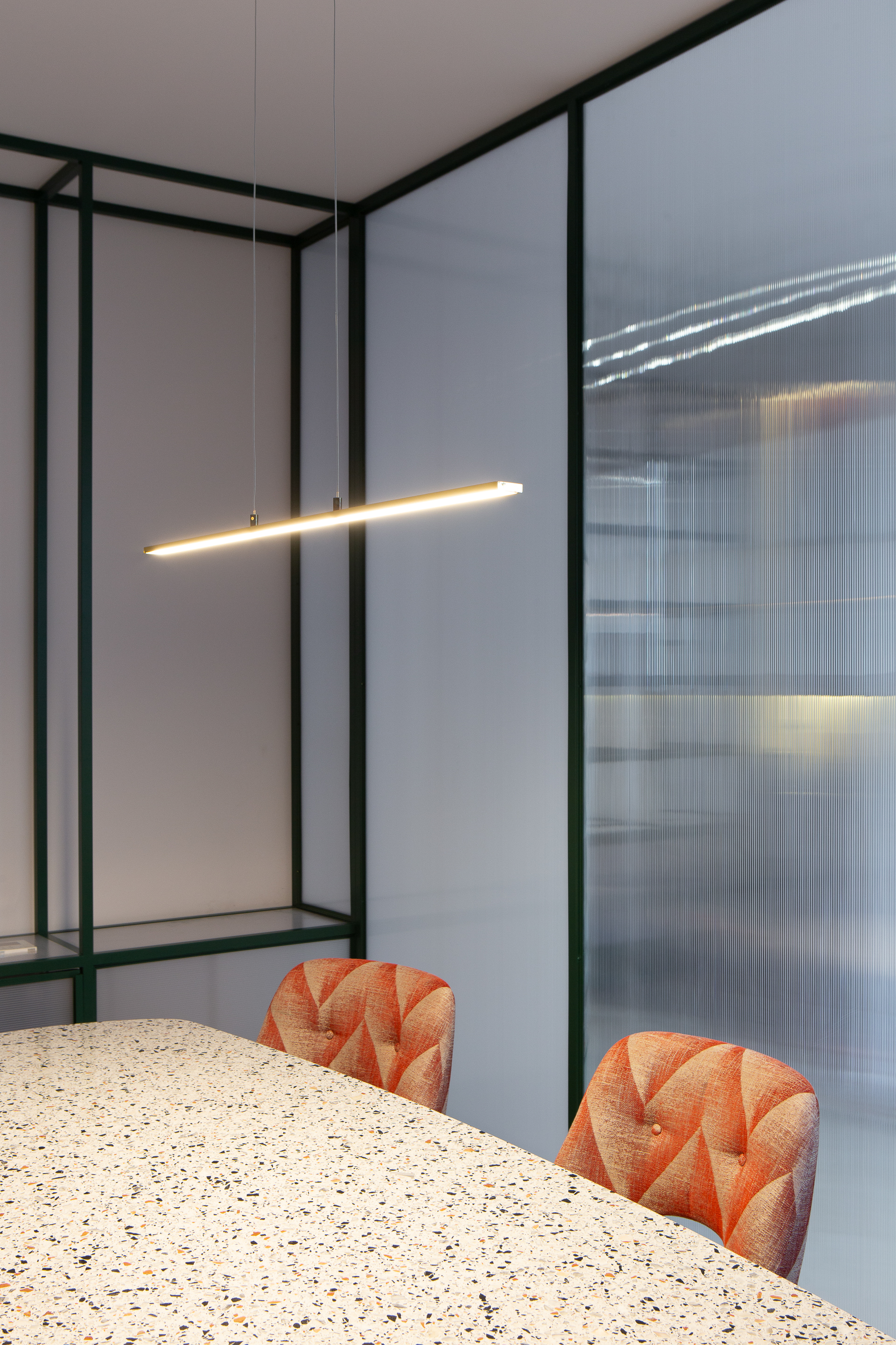 创意设计工作室打造葡萄牙马托西纽斯办公空间-9