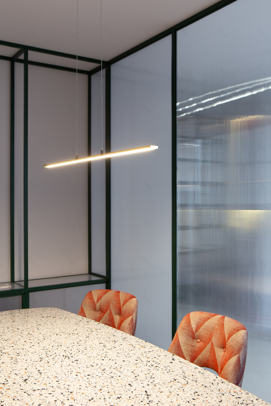 创意设计工作室打造葡萄牙马托西纽斯办公空间-9