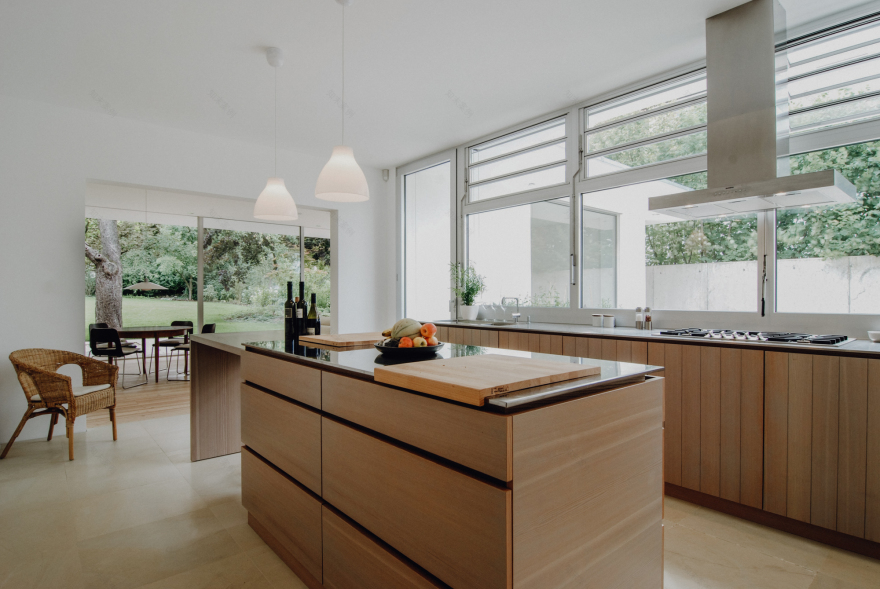 阳光绿意尽收眼底的城市避世居所-7