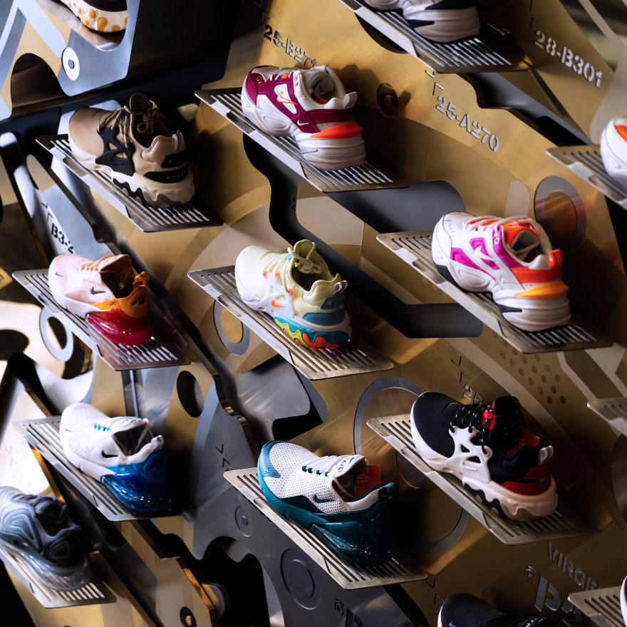 机械时钟 · 曼谷 24 Kilates 旗舰店设计-4