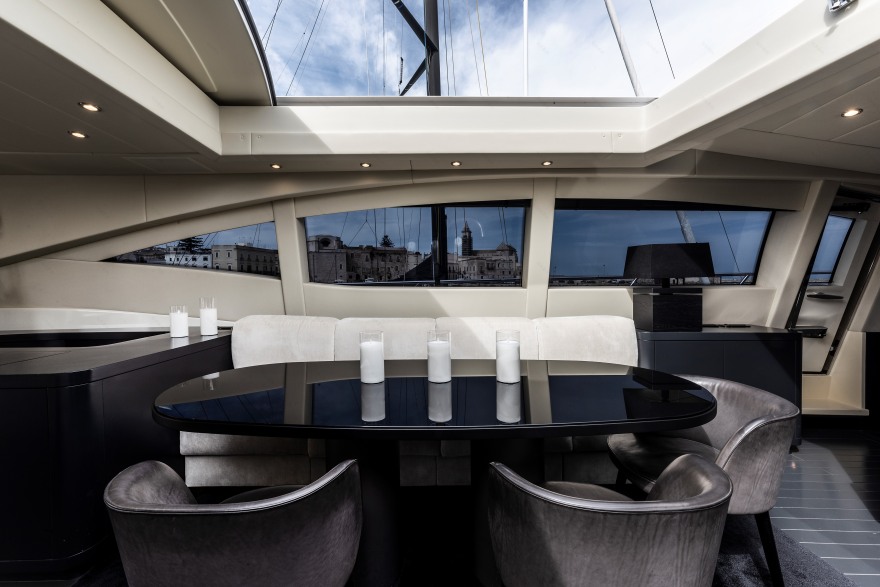 意式奢华游艇 Mangusta 92 现代翻新设计-2