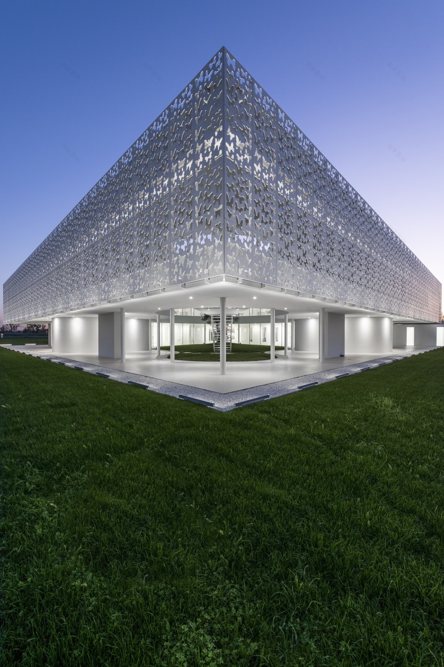 意式蝶舞·Omnicos 化妆品总部办公建筑-31