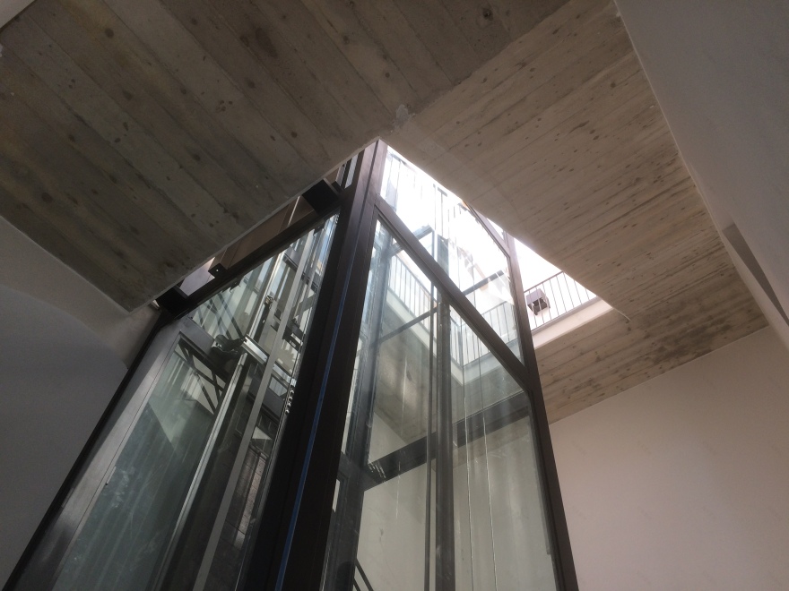 历史与现代交融的“第十三受害者广场”建筑改造-27