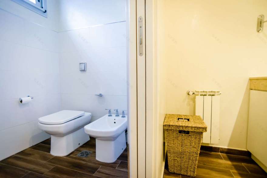 简约之居,功能齐全的家庭聚会空间-28