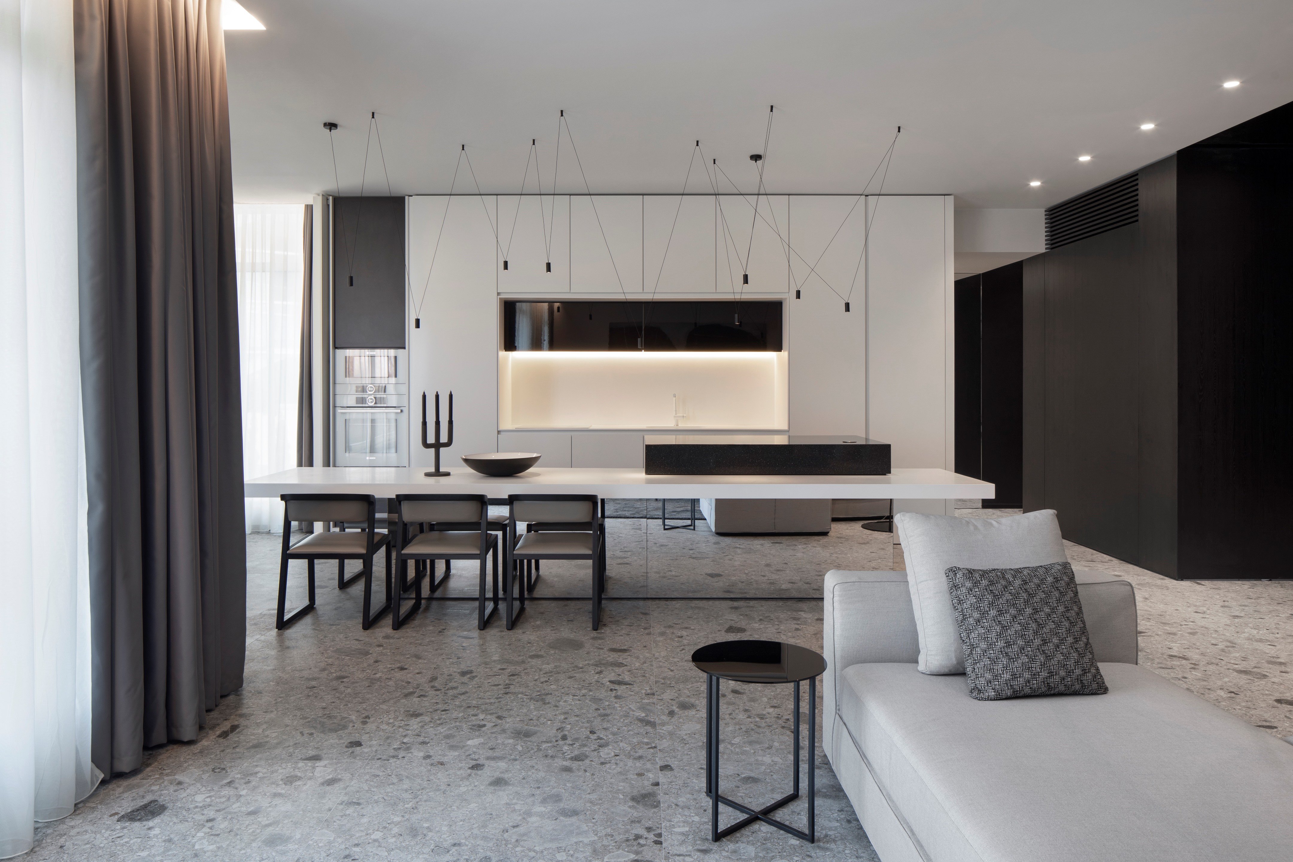 极简黑白公寓，功能与美学的完美融合-2