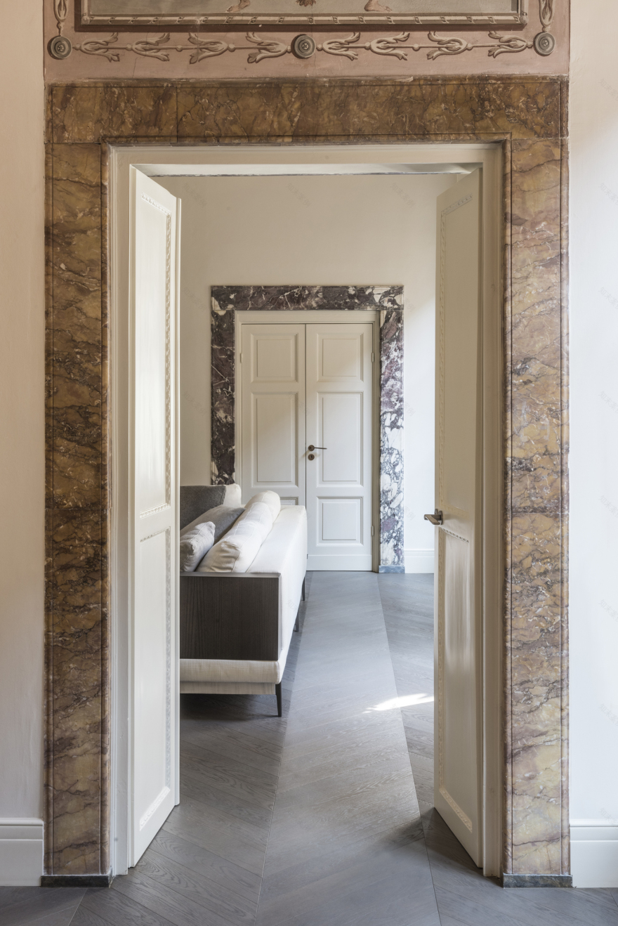 融合历史与现代的意大利古城公寓改造-23