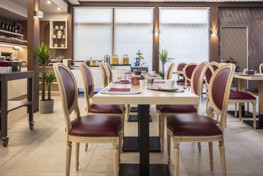 博洛尼亚城市中心,现代与古典交融的 Hotel Cavour 酒店设计-40