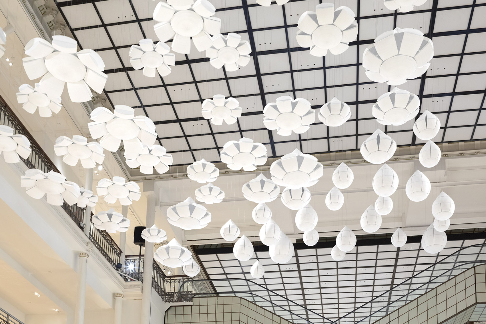 nendo在巴黎Le Bon Marche举办白色展览：雨后花/负与正的转换-92