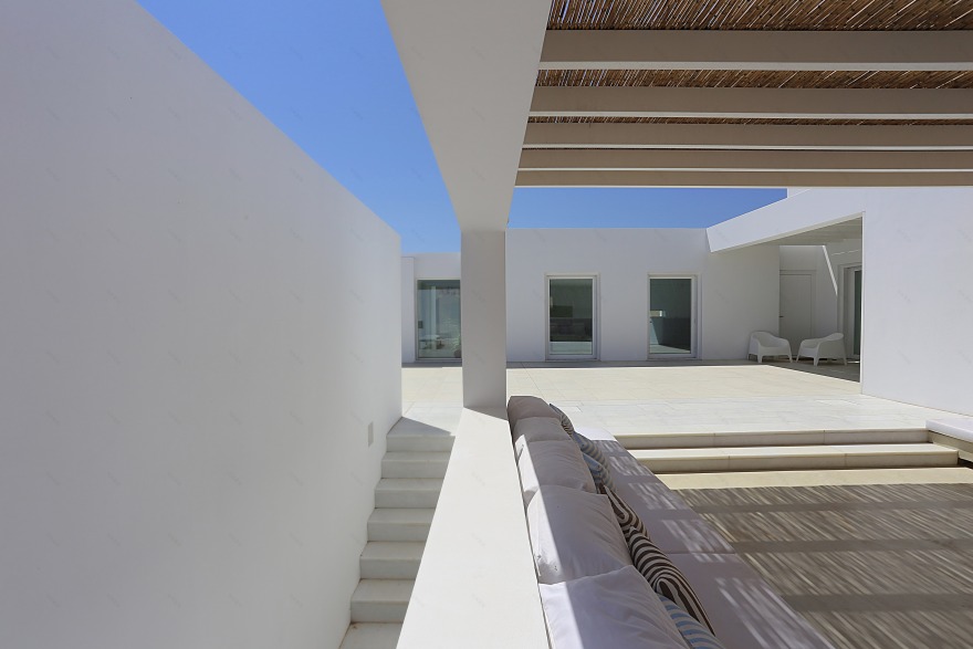 Antiparos 海边别墅 | 简约风格与自然光线完美融合-2