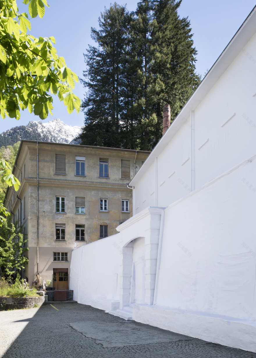 瑞士巧克力工厂“纸建筑”的临时空间艺术-1