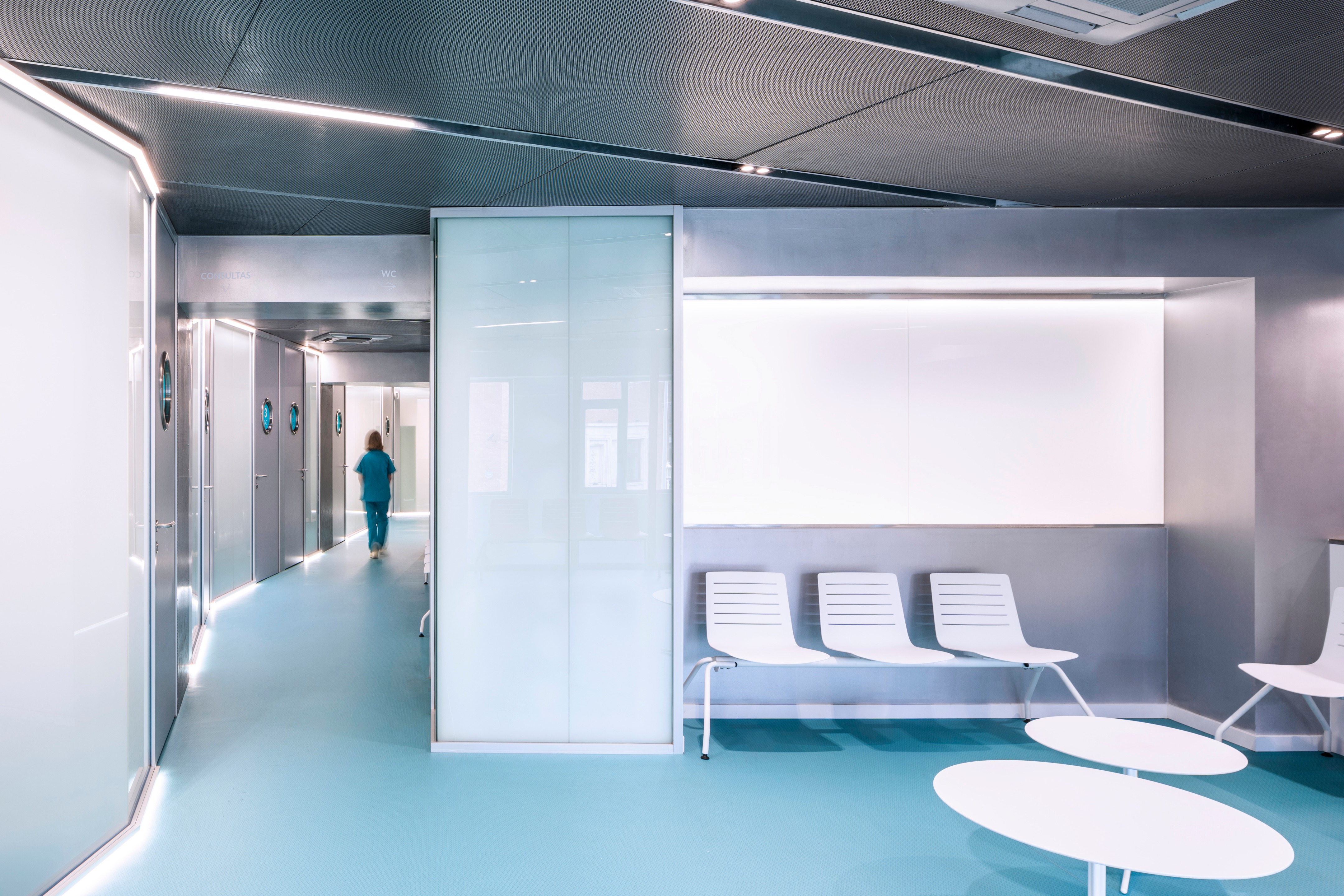 双层空间的巧妙融合 · CIO Salud Facilities-8