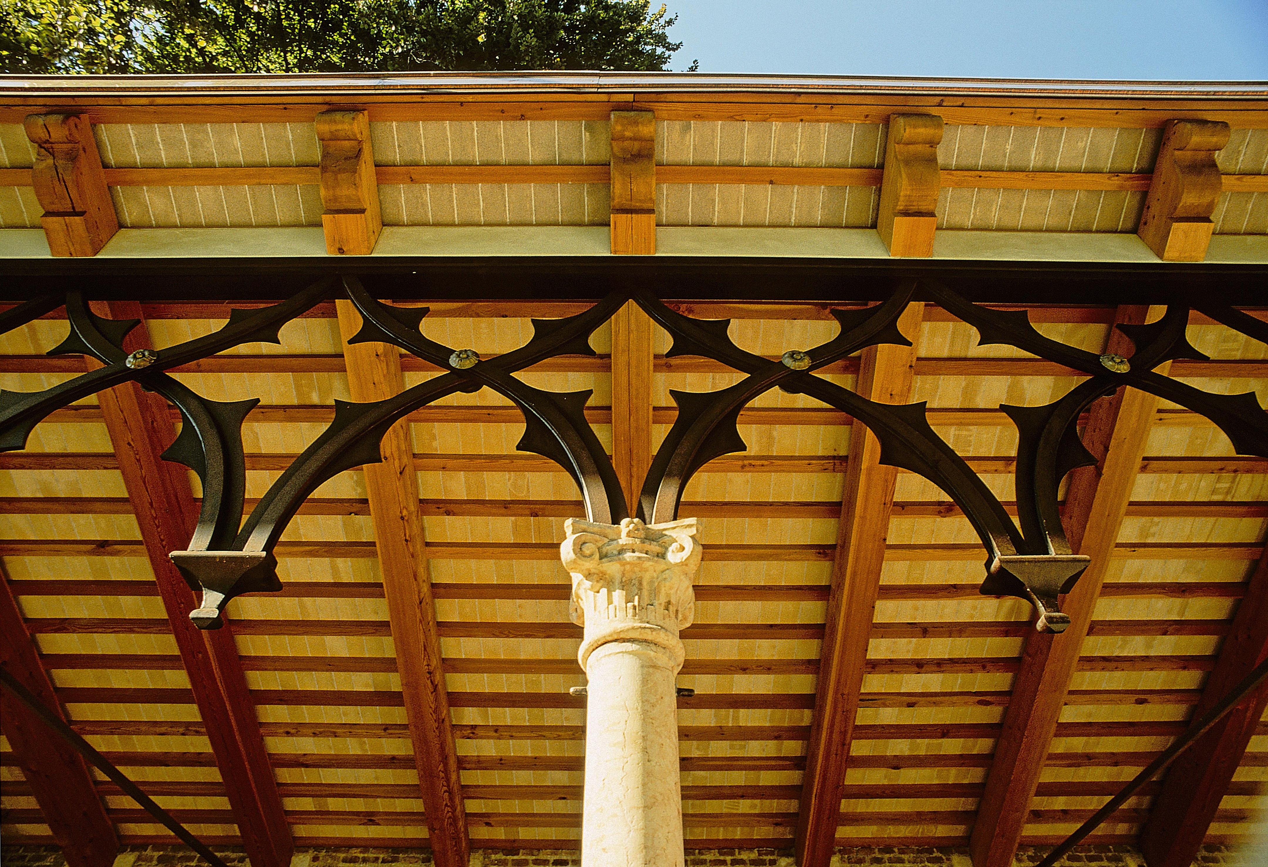 新旧融合的哥特式别墅设计-3