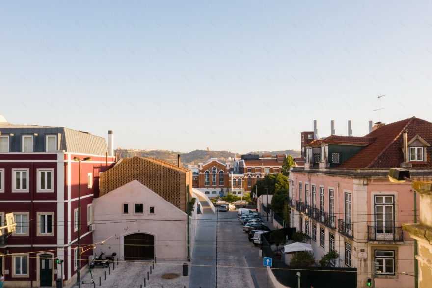 葡萄牙里斯本 Altinho 别墅,融合住宅与仓库特色的现代设计-21