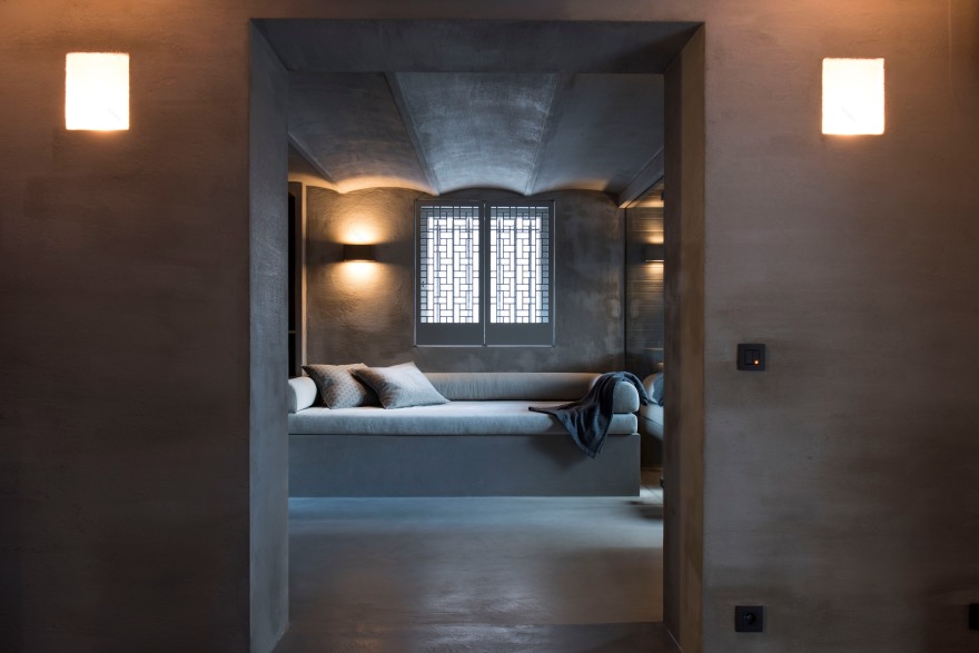 比利时安特卫普“现代洞穴”别墅室内设计-36