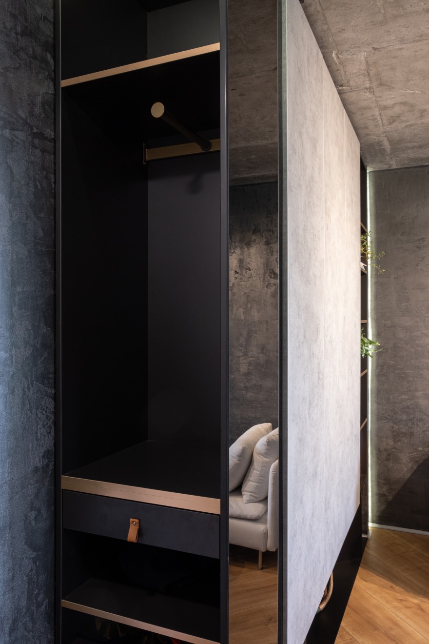 黑白极简公寓,融入自然的粗犷之美-10