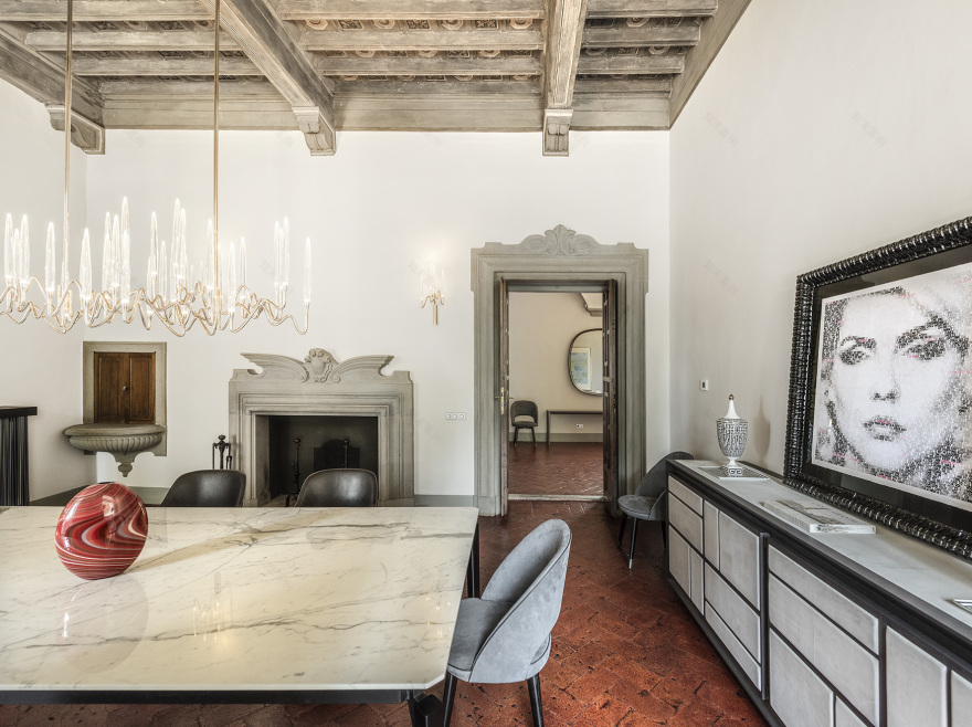 意大利佛罗伦萨山顶复式公寓设计丨Pierluigi Sammarro-6