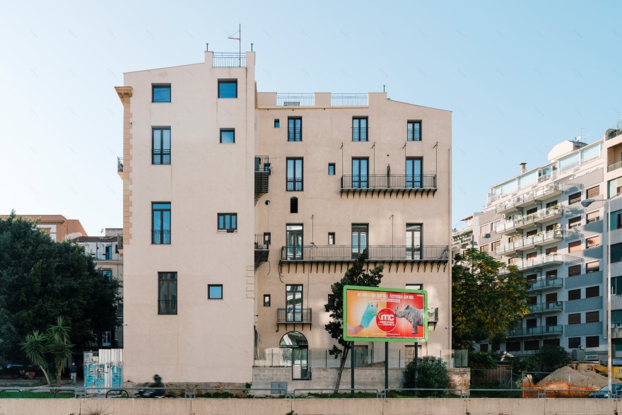 历史与现代交融的“第十三受害者广场”建筑改造-2