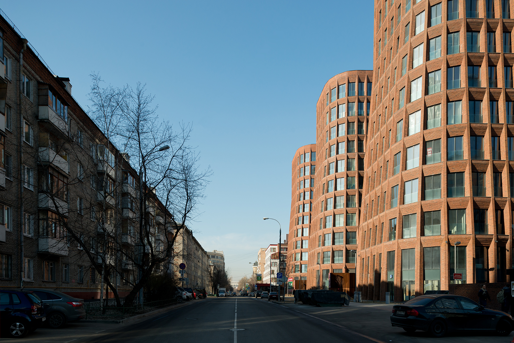 KAUCHUK住宅塔楼，莫斯科/三座红砖雕塑-33