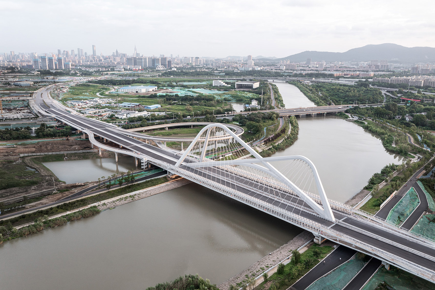 南京秦淮湾大桥/南京这座“山”形大桥即将完工通车-3