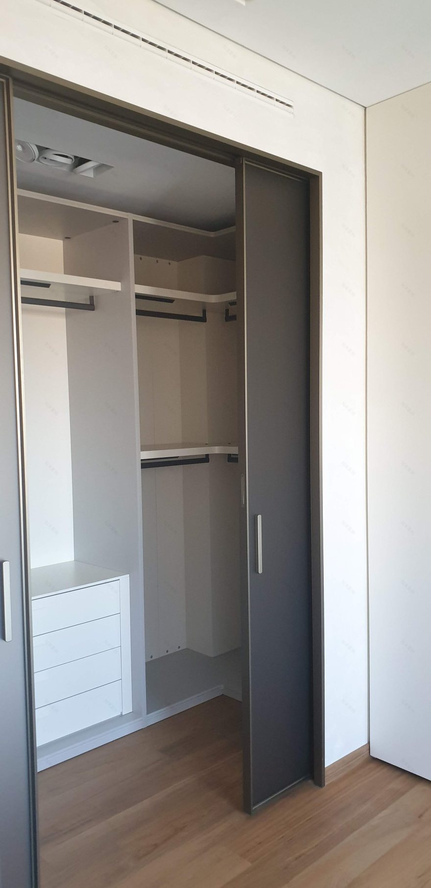 米兰双层公寓现代翻新,结构改造与复古元素完美融合-30