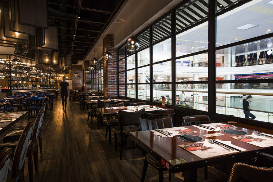 武汉凯德-- 西城 | 巴布鲁海鲜自助餐厅 | 工业风混搭绿植,呈现舒适自在的用餐环境-26