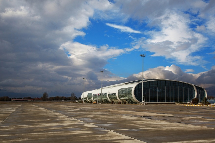太空站般的 Erzincan 机场,现代设计理念与环保功能的完美结合-5