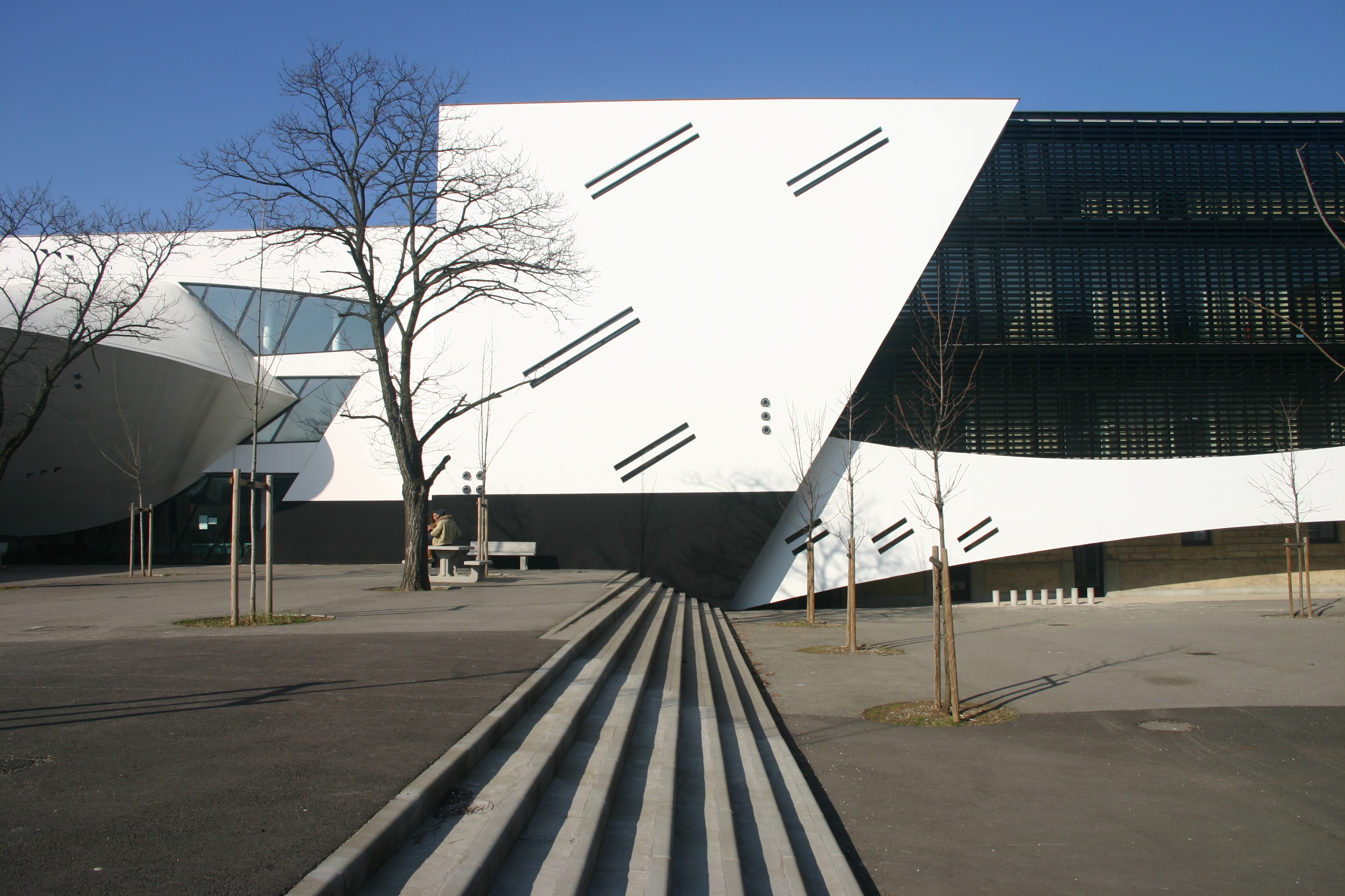 历史与现代共融的校园设计-16