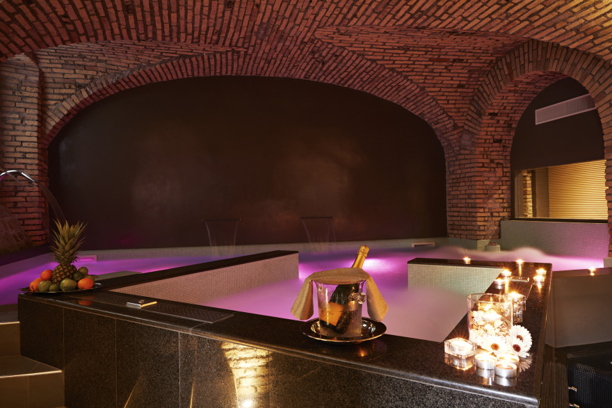 历史遗迹中的现代健康中心-2