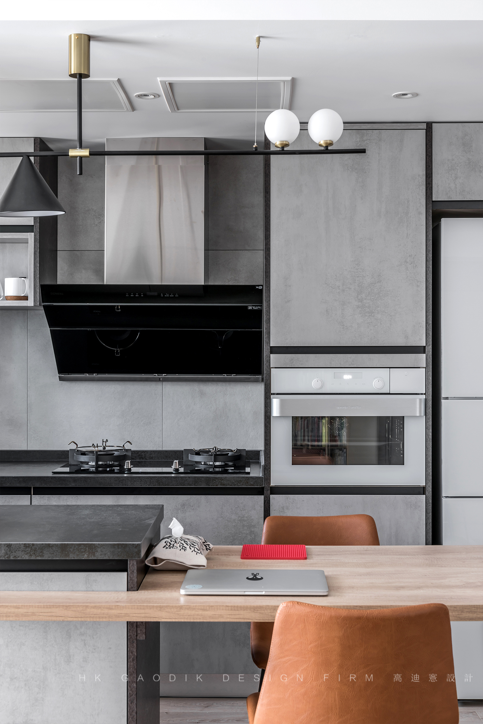 高迪愙设计事务所 | 平层住宅,控制细节平衡空间情感-21