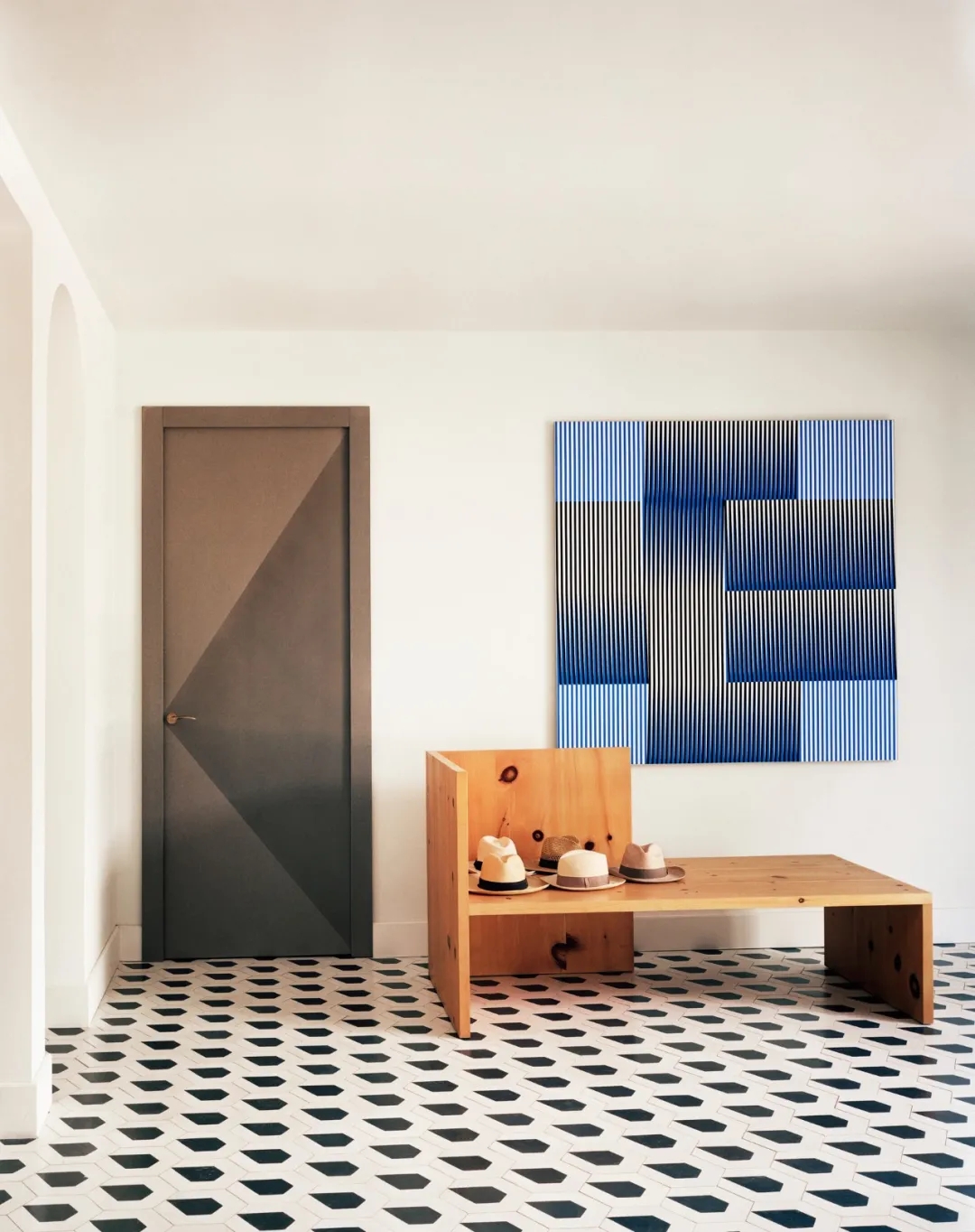 India Mahdavi 打造现代普罗旺斯风 | 银色别墅闪耀地中海魅力-24