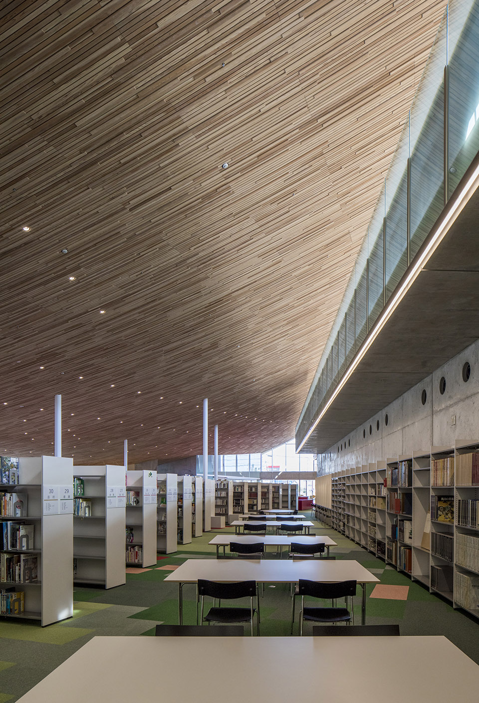 砺波图书馆，日本/巨大屋面下的“一居室”图书馆-66